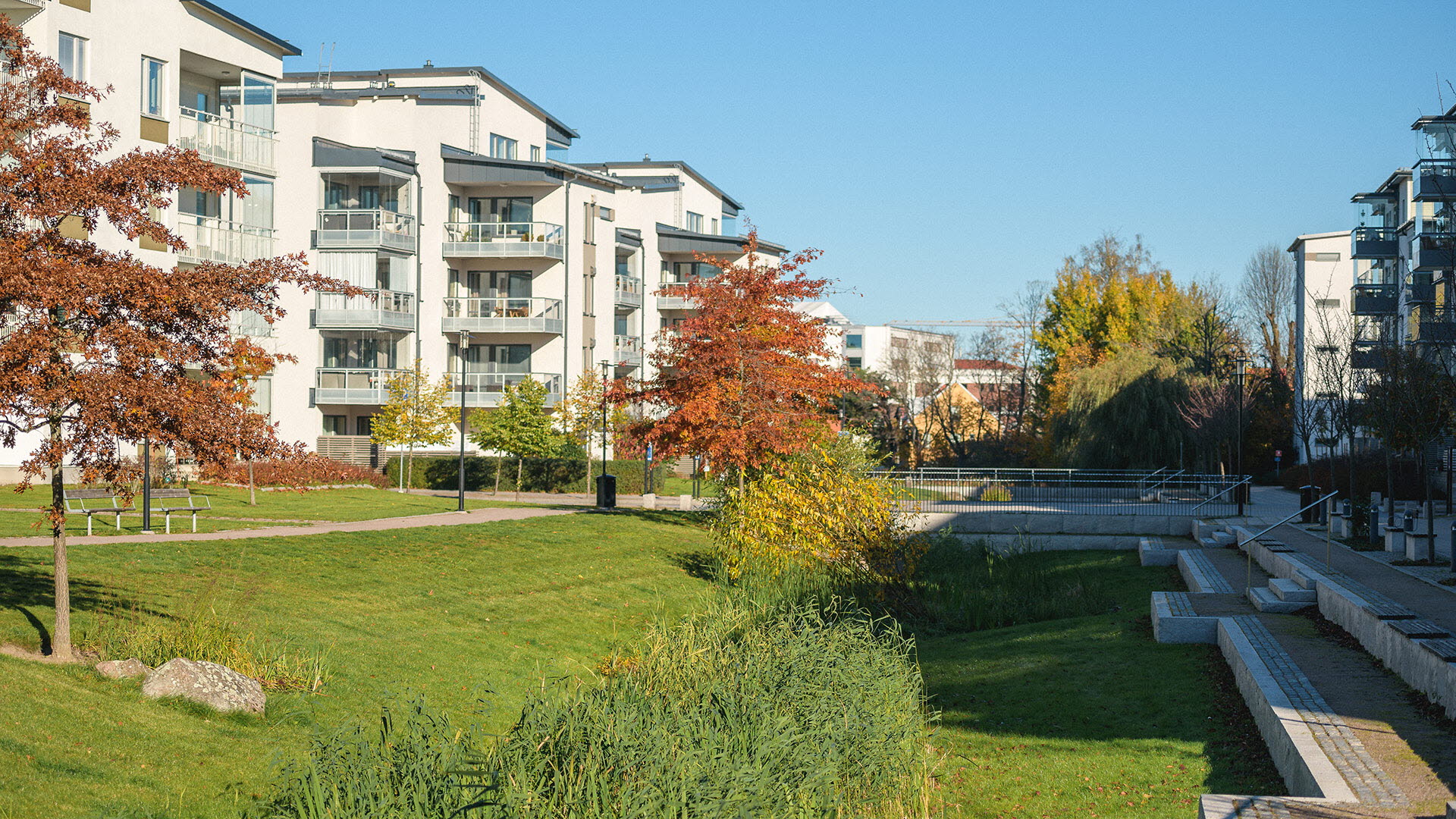 En bäck för att rena dagvatten i ett bostadsområde i Södra Ekkällan, Linköping.