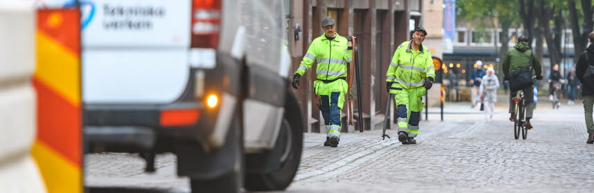 Grävarbete för fjärrvärme på Ågatan i centrala Linköping 