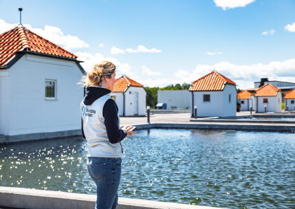 Vattenreningsverk utifrån. Foto.